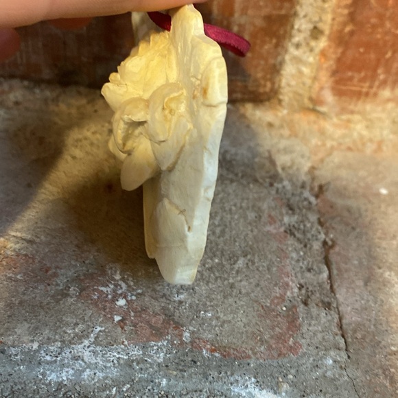 Dimensional composite rose ornament - Picture 3 of 6